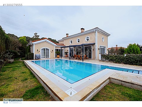 Gölparkta 1000 m² Bahçeli Havuzlu Köşe Villa